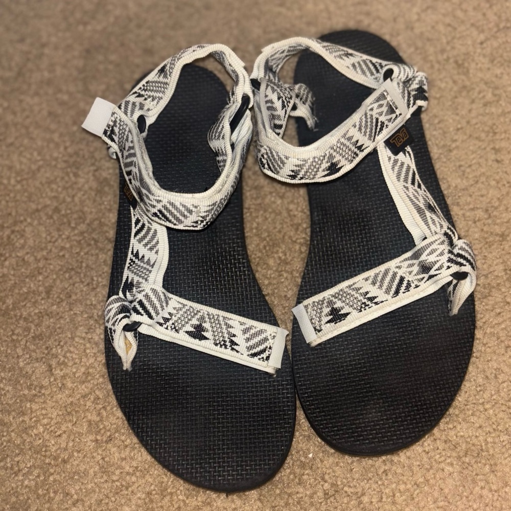 Teva Universal black white  Patterned Sandals 8 - Picture 3 of 5